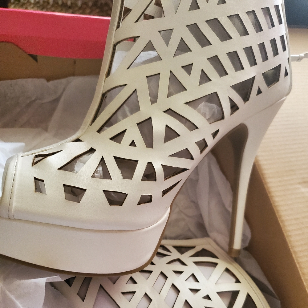 Platform caged ankle boot